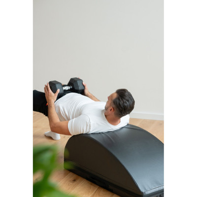 HIP THRUST – Ergonomická cvičební lavice pro bezpečný a efektivní trénink hýždí